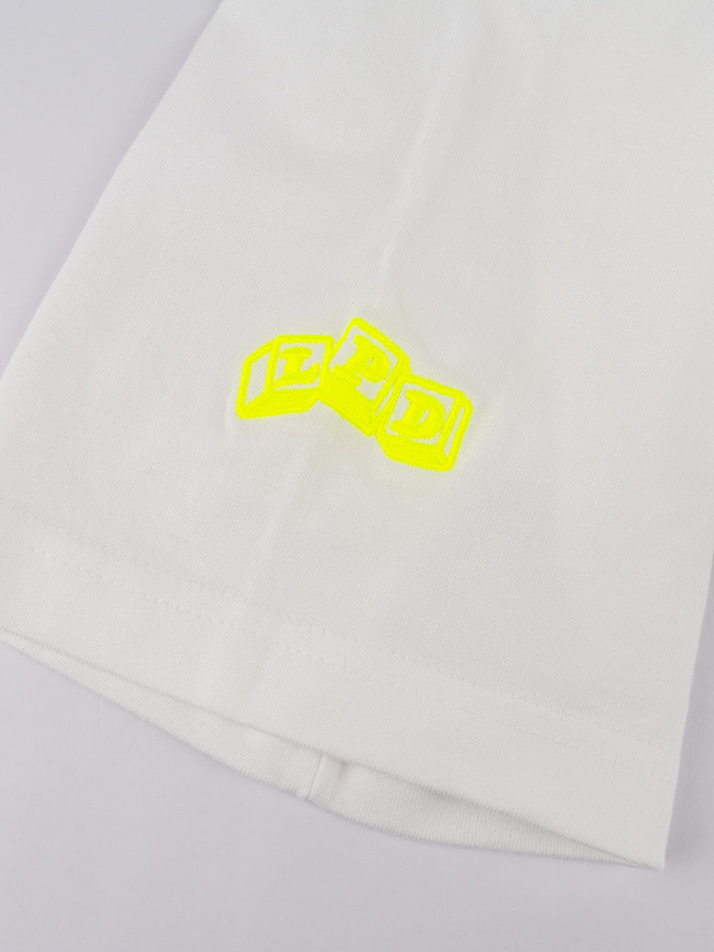 刺繍Ｔシャツ ＬＡＺＹ ＰＩＺＺＡ ＤＥＬＩＶＥＲＹ ＮＥＯＮ Ｍ